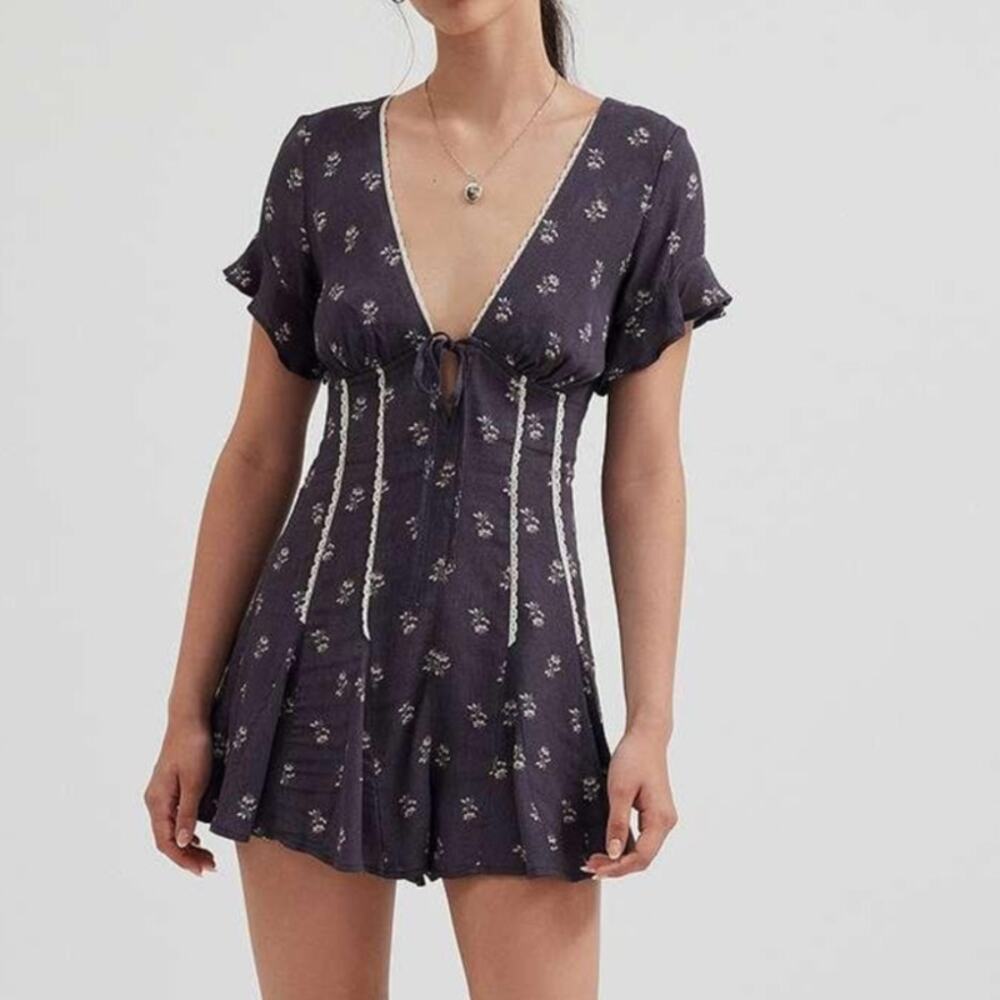NEW Kimchi Blue Thalia Playsuit Romper Open Back Deep V-Neck Women's Lg